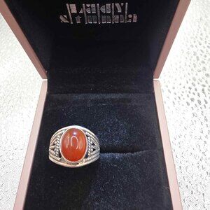 925 sterling silver, featuring a central red agate, carnelian, or onyx. Size 6